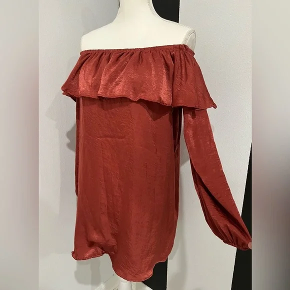 Elegant Scarlett Off-Shoulder dress - Picture 1 of 7